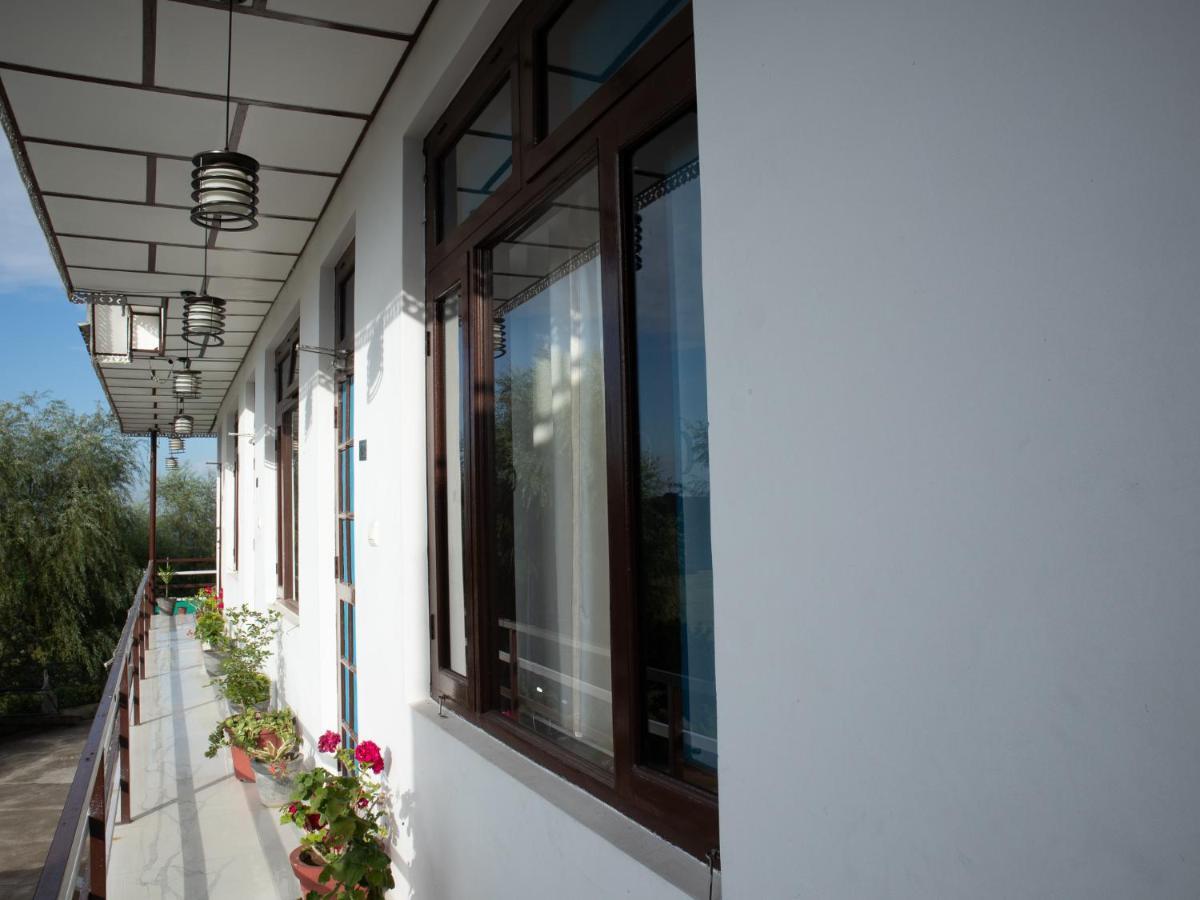 Bir High Hotel Exterior foto